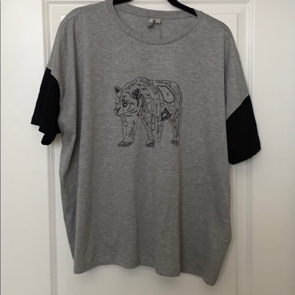 Grey tee with bear graphic and black sleeves